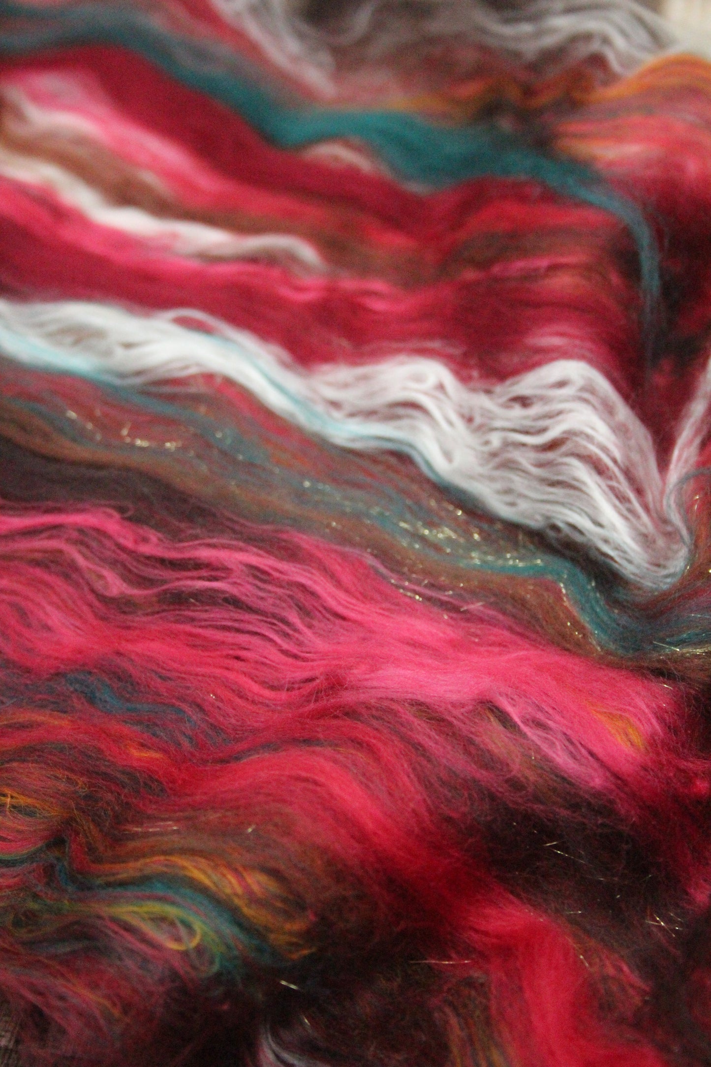 Merino Art Batt  - Green Red  -  70 grams 2.4 oz - 3 grams of locks - Wool for felting, spinning and weaving