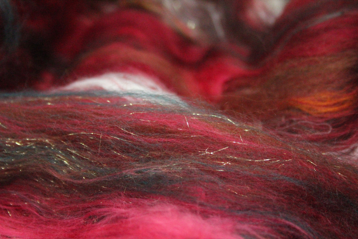 Merino Art Batt  - Green Red  -  70 grams 2.4 oz - 3 grams of locks - Wool for felting, spinning and weaving