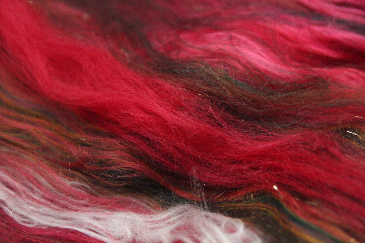 Merino Art Batt  - Green Red  -  70 grams 2.4 oz - 3 grams of locks - Wool for felting, spinning and weaving