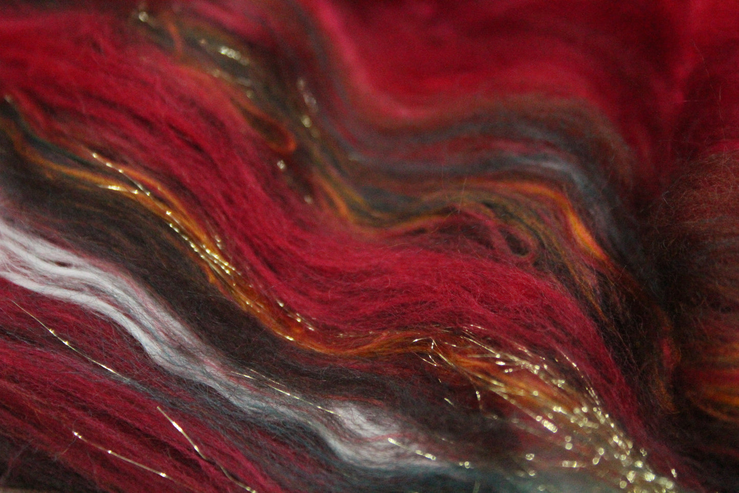 Merino Art Batt  - Green Red  -  70 grams 2.4 oz - 3 grams of locks - Wool for felting, spinning and weaving