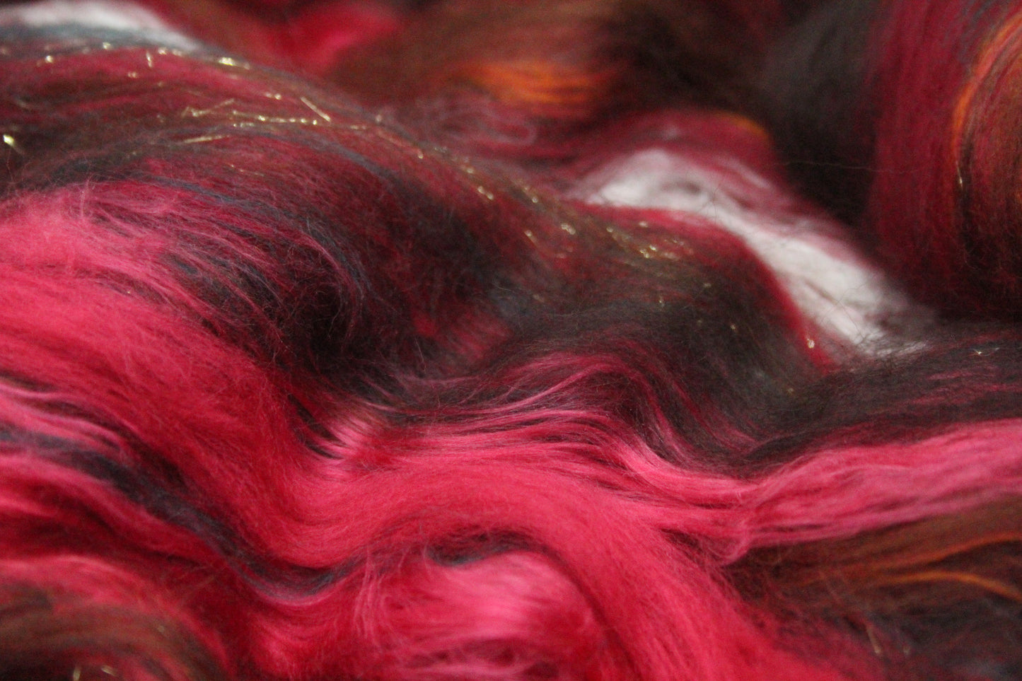 Merino Art Batt  - Green Red  -  70 grams 2.4 oz - 3 grams of locks - Wool for felting, spinning and weaving