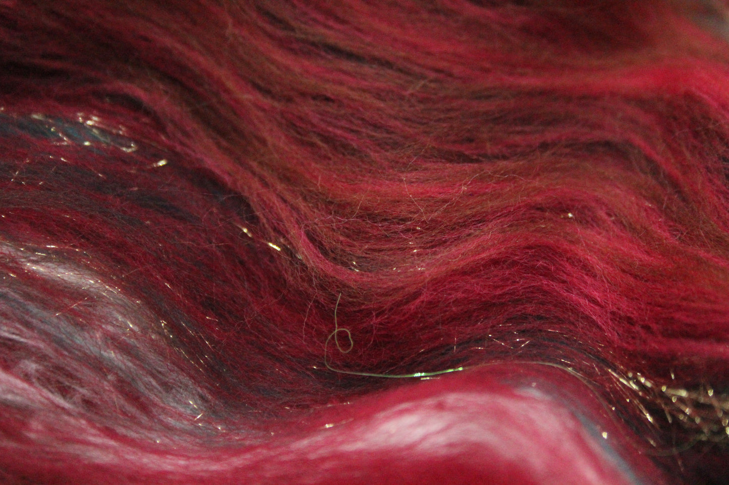 Merino Art Batt  - Green Red  -  70 grams 2.4 oz - 3 grams of locks - Wool for felting, spinning and weaving
