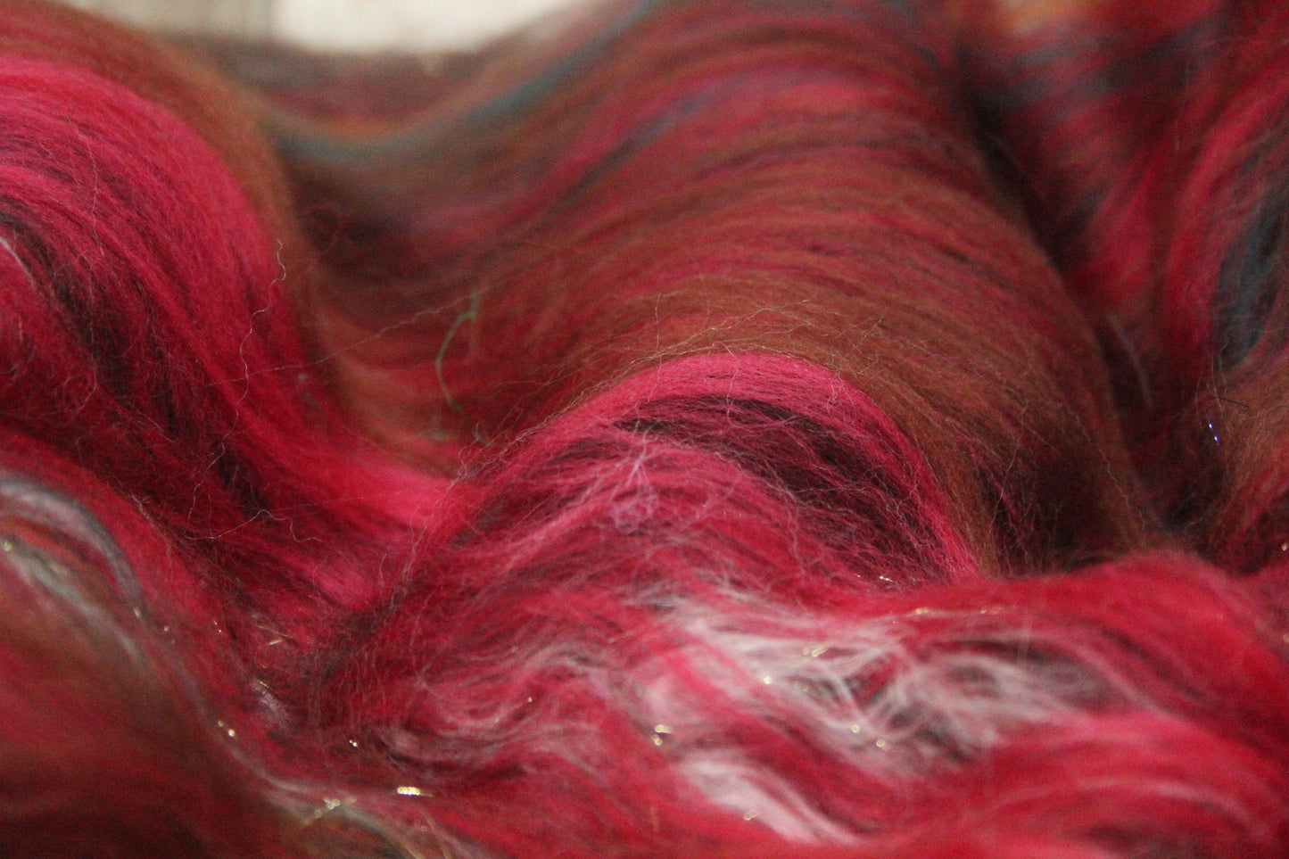 Merino Art Batt  - Green Red  -  70 grams 2.4 oz - 3 grams of locks - Wool for felting, spinning and weaving