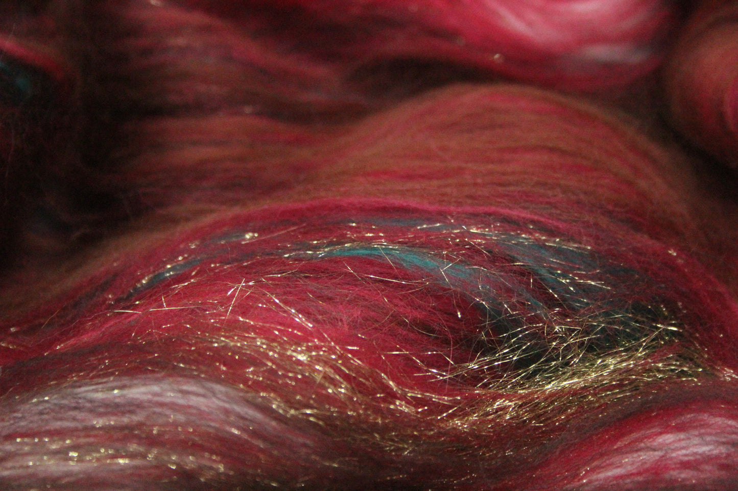 Merino Art Batt  - Green Red  -  70 grams 2.4 oz - 3 grams of locks - Wool for felting, spinning and weaving