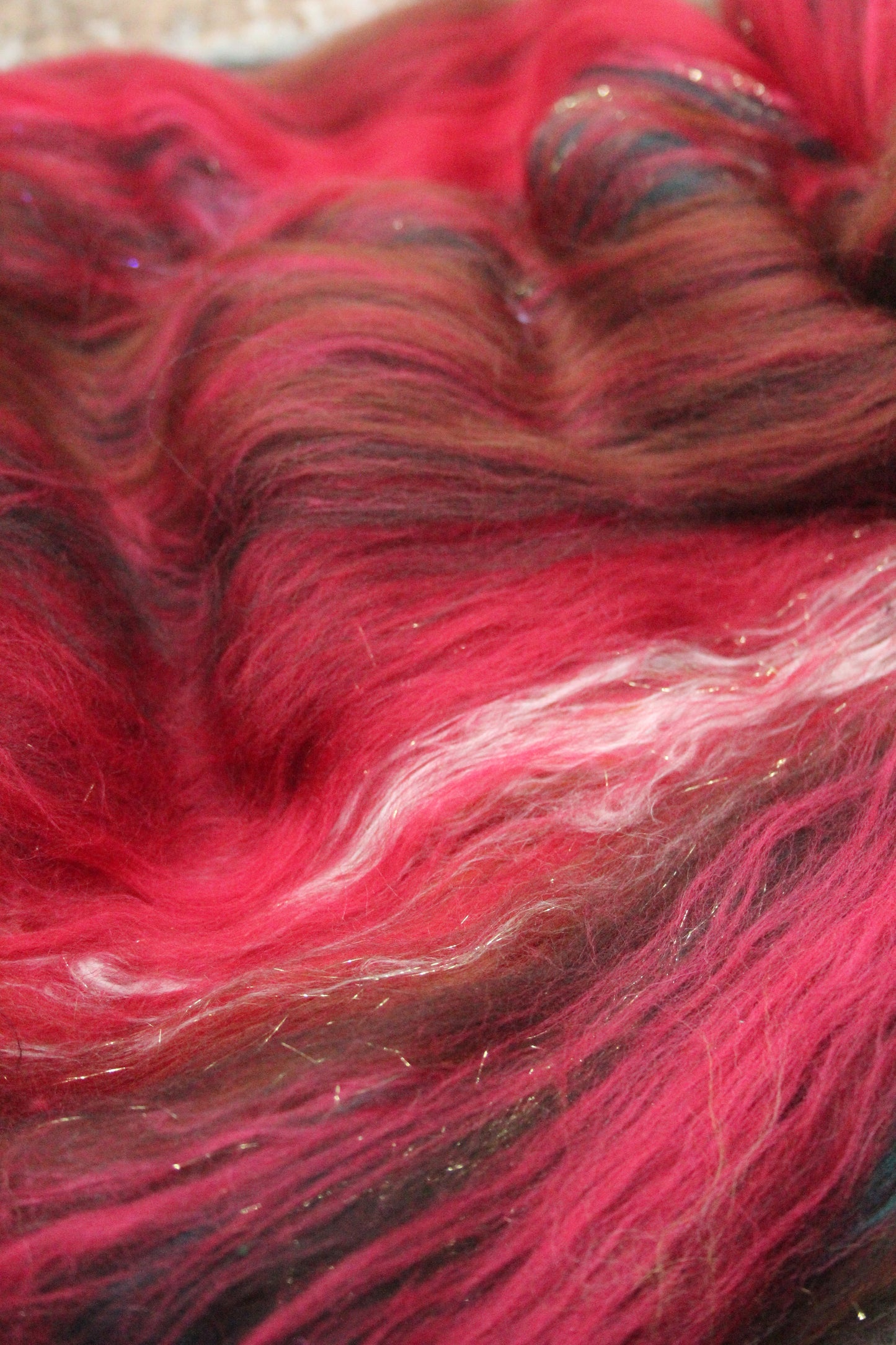 Merino Art Batt  - Green Red  -  70 grams 2.4 oz - 3 grams of locks - Wool for felting, spinning and weaving