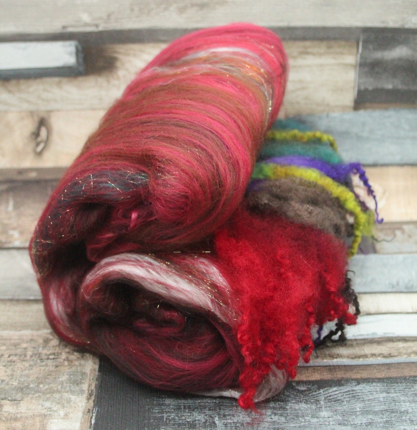 Merino Art Batt  - Green Red  -  70 grams 2.4 oz - 3 grams of locks - Wool for felting, spinning and weaving