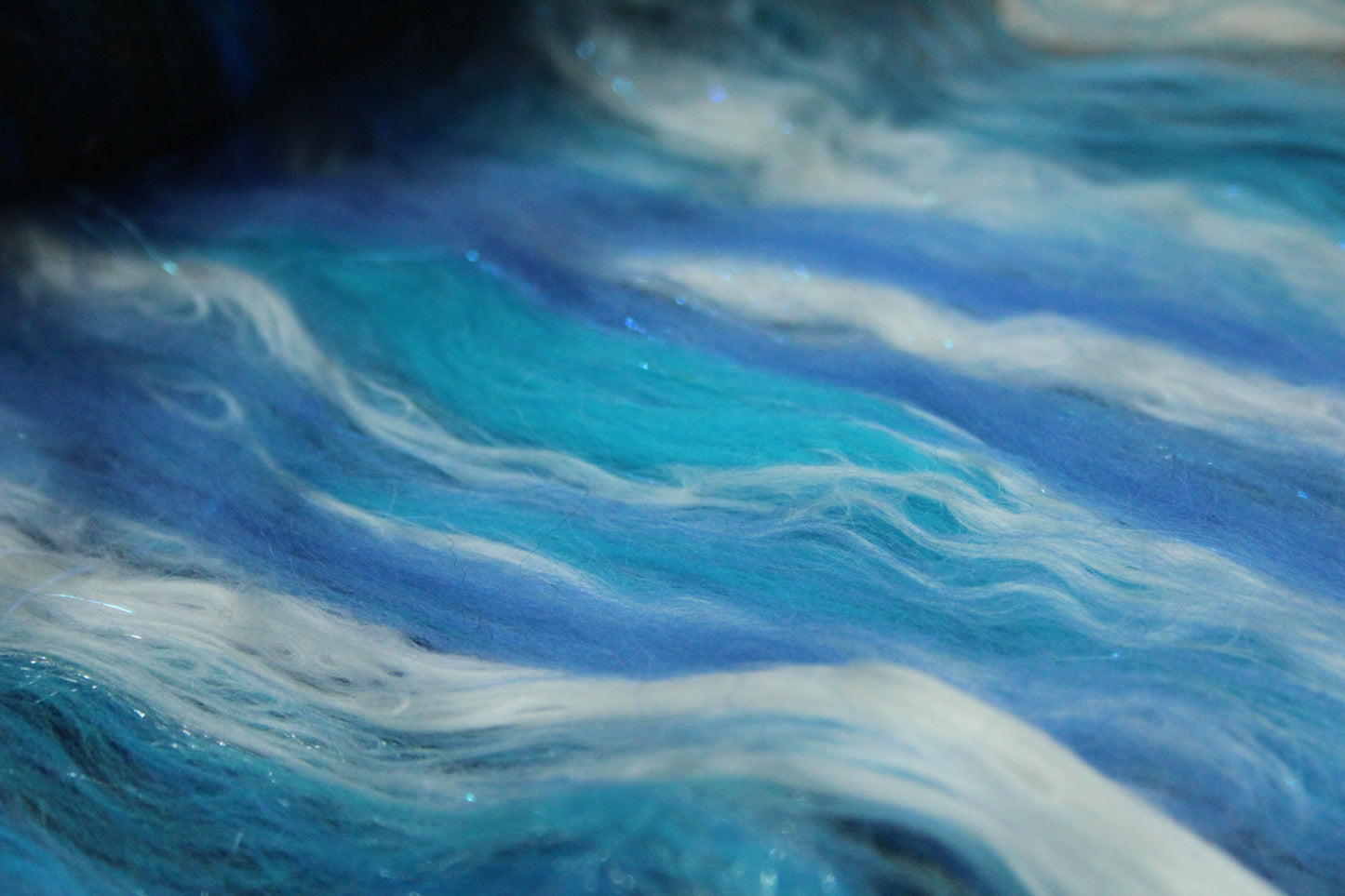 Merino Art Batt  - Black Blue  -  50 grams 1.7 oz - 5 grams of locks - Wool for felting, spinning and weaving
