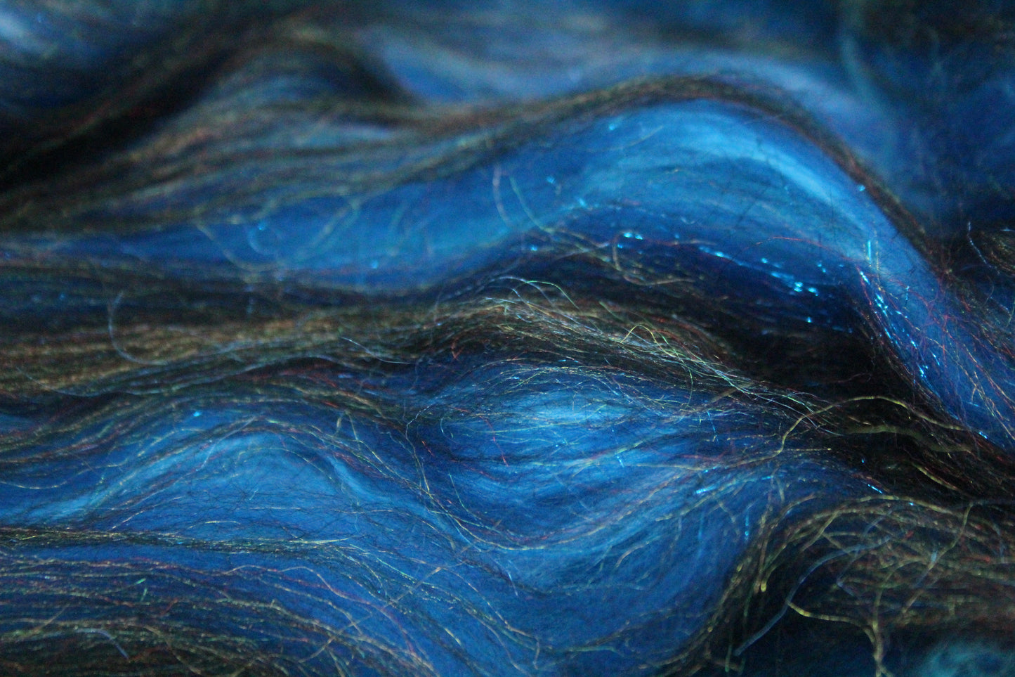 Merino Art Batt  - Black Blue  -  50 grams 1.7 oz - 5 grams of locks - Wool for felting, spinning and weaving