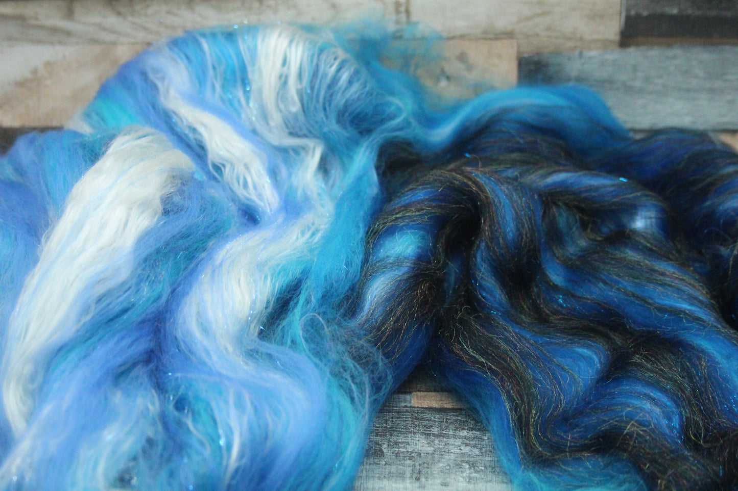 Merino Art Batt  - Black Blue  -  50 grams 1.7 oz - 5 grams of locks - Wool for felting, spinning and weaving