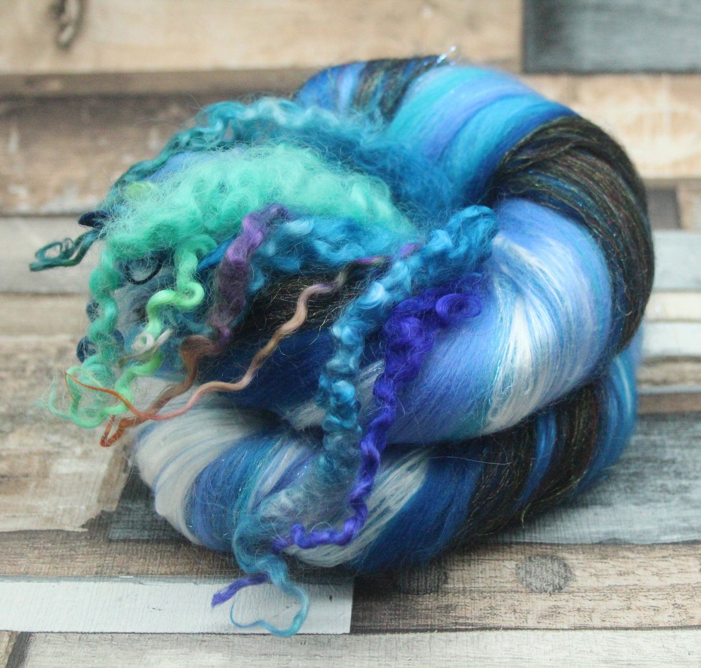 Merino Art Batt  - Black Blue  -  50 grams 1.7 oz - 5 grams of locks - Wool for felting, spinning and weaving
