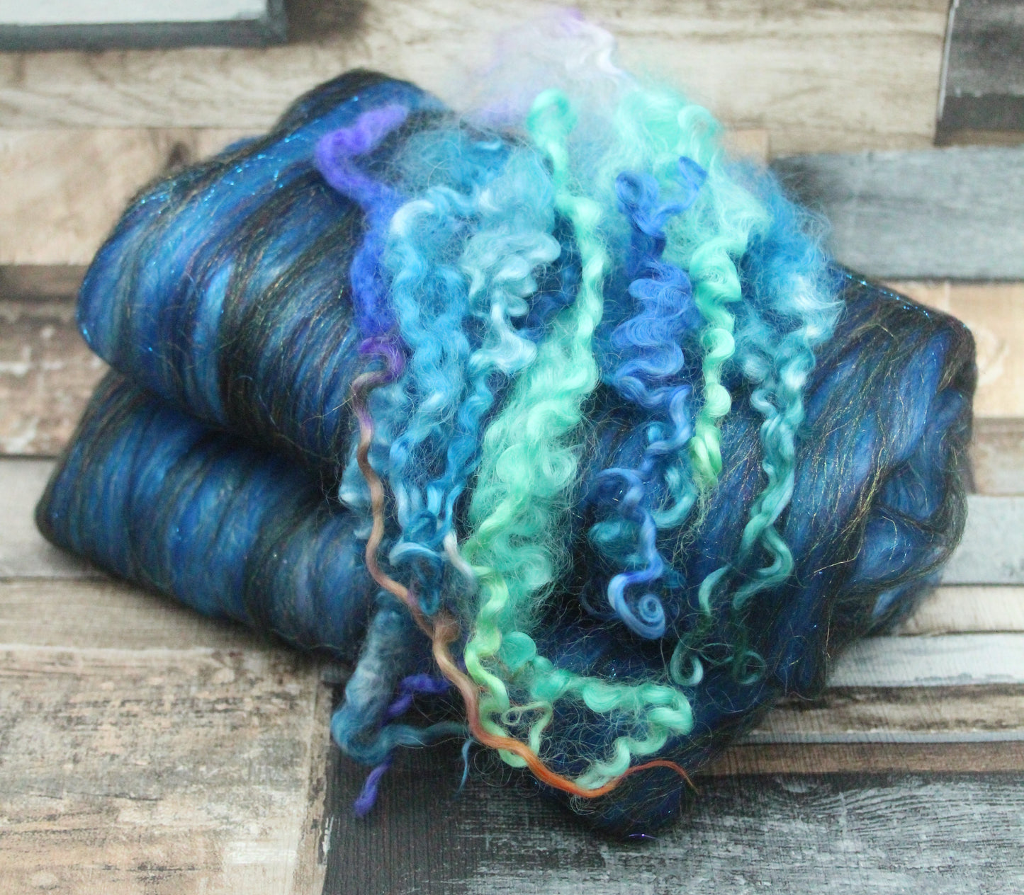 Merino Art Batt  - Black Blue  -  50 grams 1.7 oz - 5 grams of locks - Wool for felting, spinning and weaving