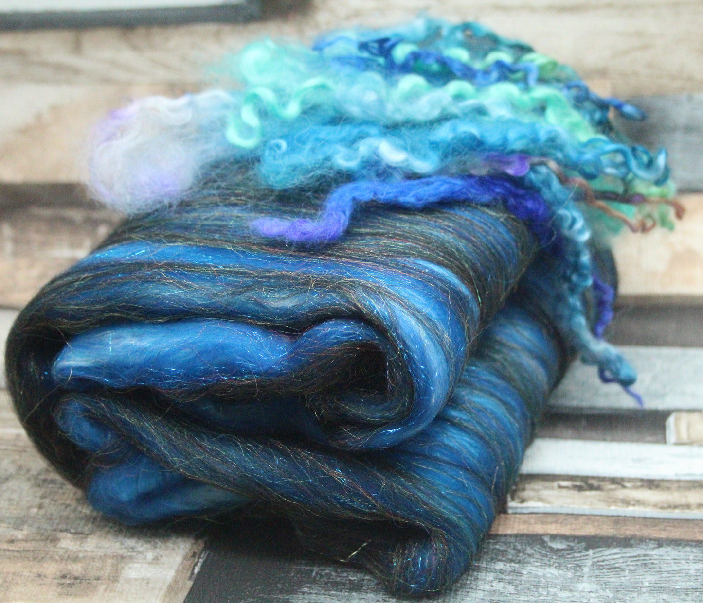 Merino Art Batt  - Black Blue  -  50 grams 1.7 oz - 5 grams of locks - Wool for felting, spinning and weaving
