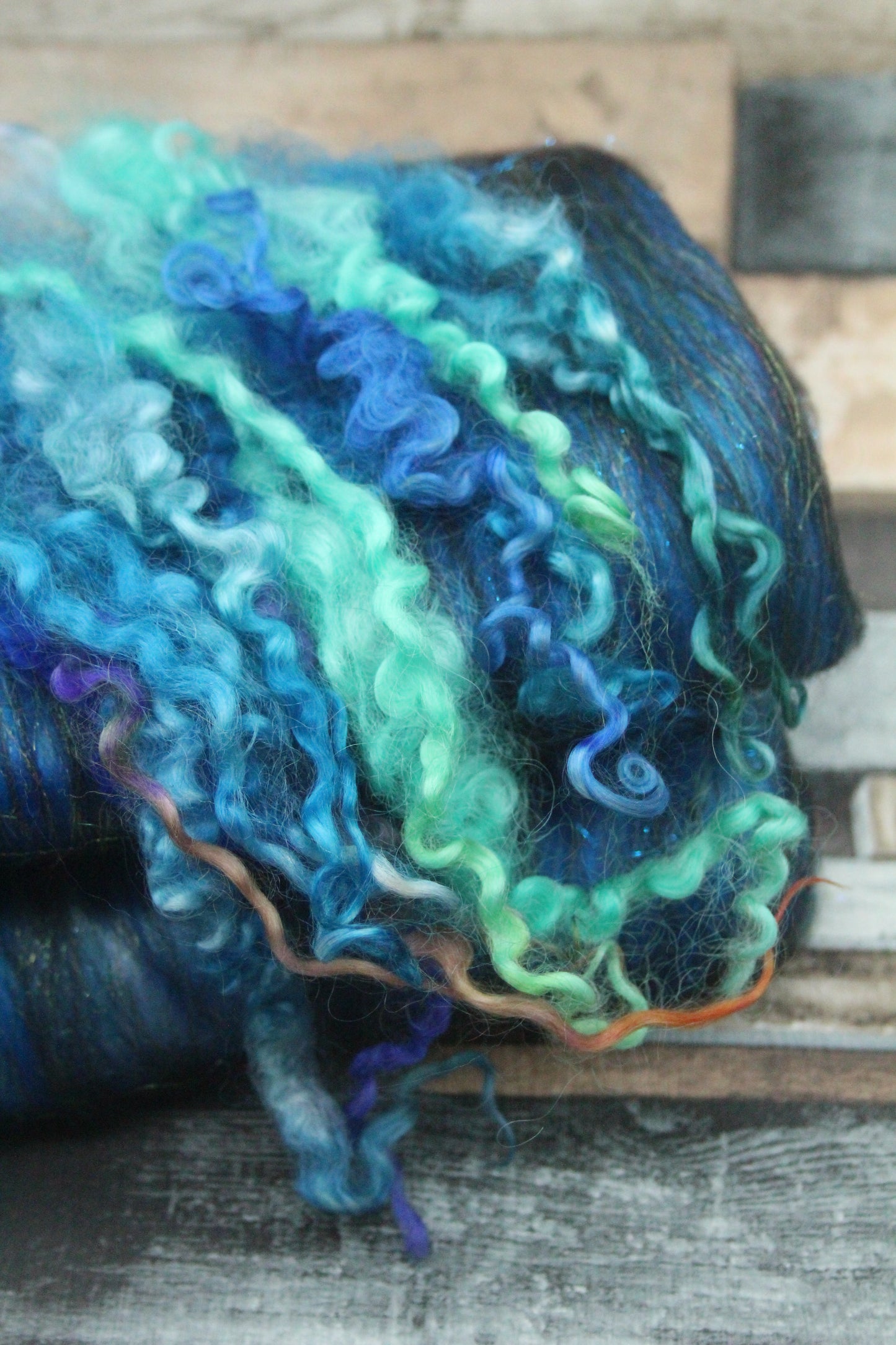 Merino Art Batt  - Black Blue  -  50 grams 1.7 oz - 5 grams of locks - Wool for felting, spinning and weaving