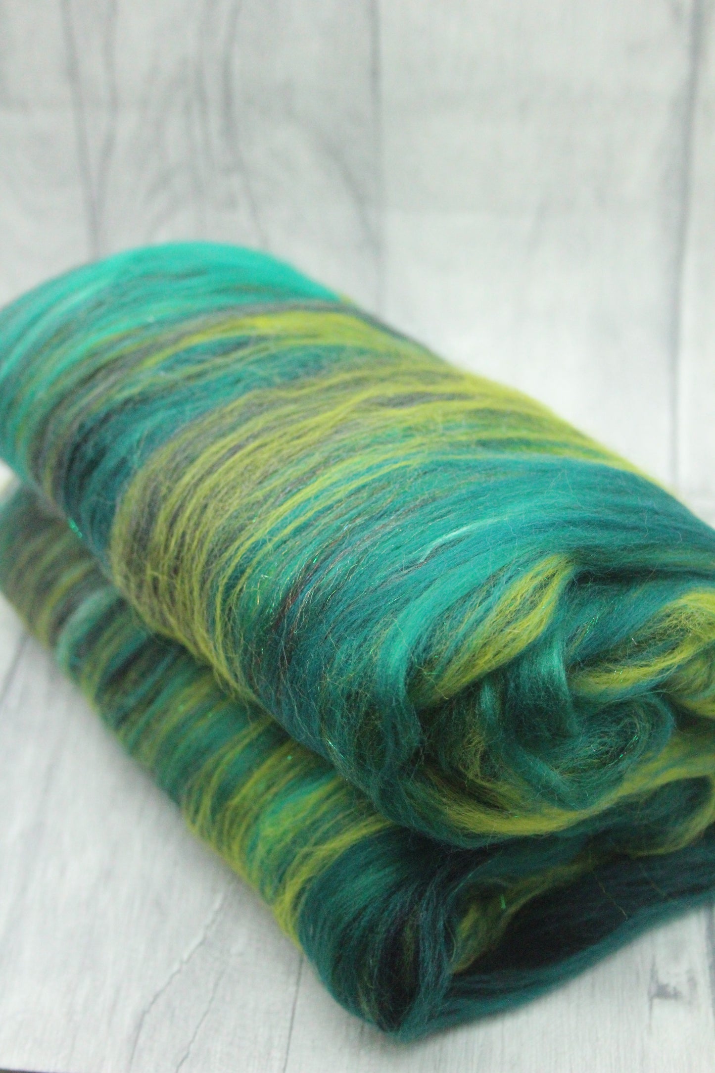 Merino Art Batt  - Green Black - 65 grams 2.2 oz - Wool for felting, spinning and weaving