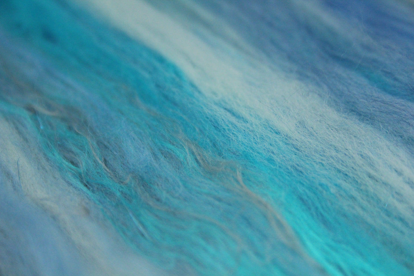 Merino Art Batt  - White Blue - 66 grams 2.3 oz - Wool for felting, spinning and weaving