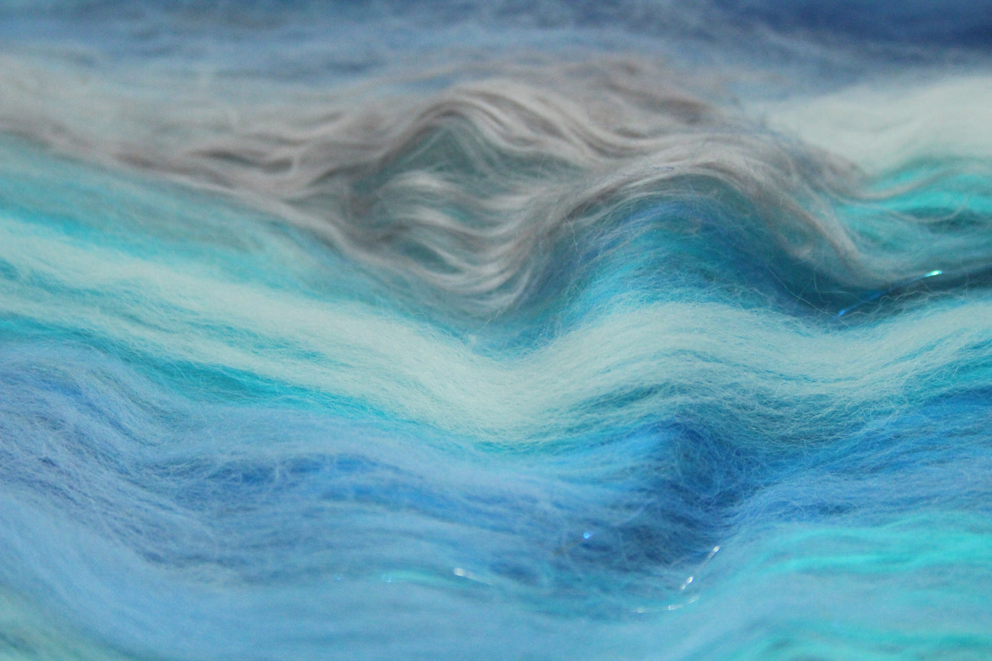 Merino Art Batt  - White Blue - 66 grams 2.3 oz - Wool for felting, spinning and weaving