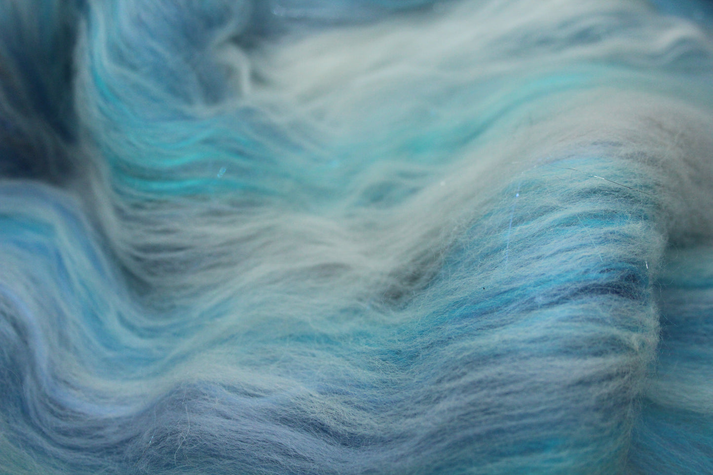 Merino Art Batt  - White Blue - 66 grams 2.3 oz - Wool for felting, spinning and weaving