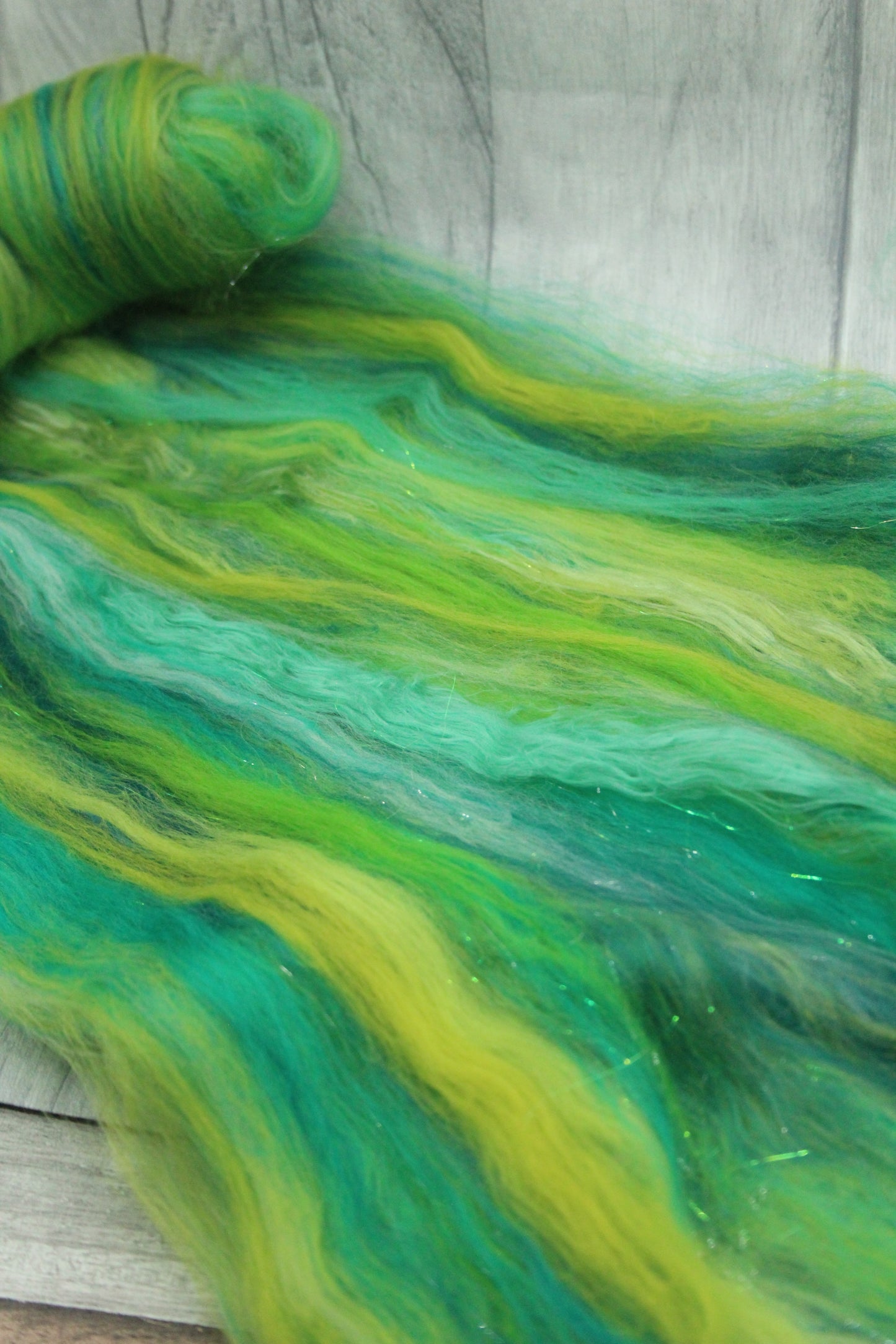 Merino Art Batt  - Green - 42 grams 1.4 oz - Wool for felting, spinning and weaving