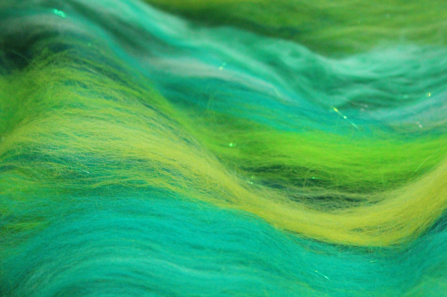 Merino Art Batt  - Green - 42 grams 1.4 oz - Wool for felting, spinning and weaving