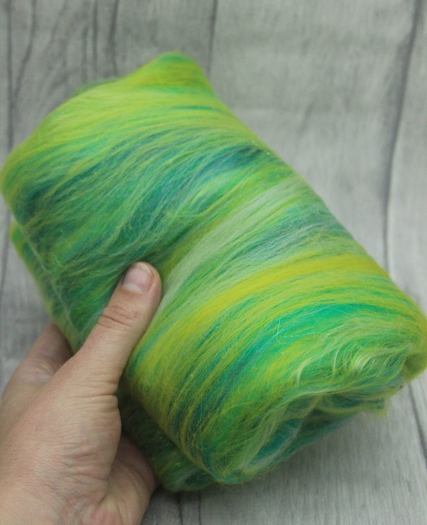 Merino Art Batt  - Green - 42 grams 1.4 oz - Wool for felting, spinning and weaving