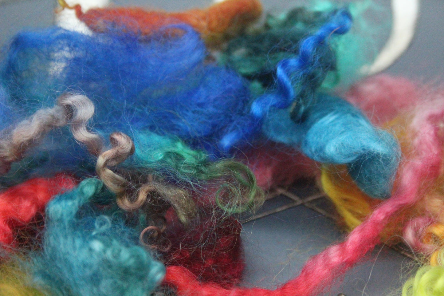 10 Grams Masham Wool Imperfect Locks