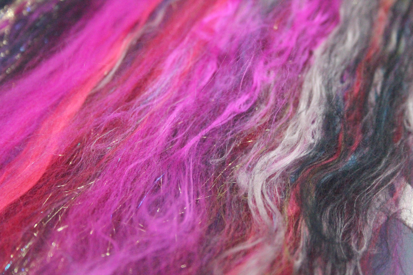 Supersoft Merino Art Batt  - Black Purple Red Pink - 40 grams 1.4 oz - Wool for felting, spinning and weaving