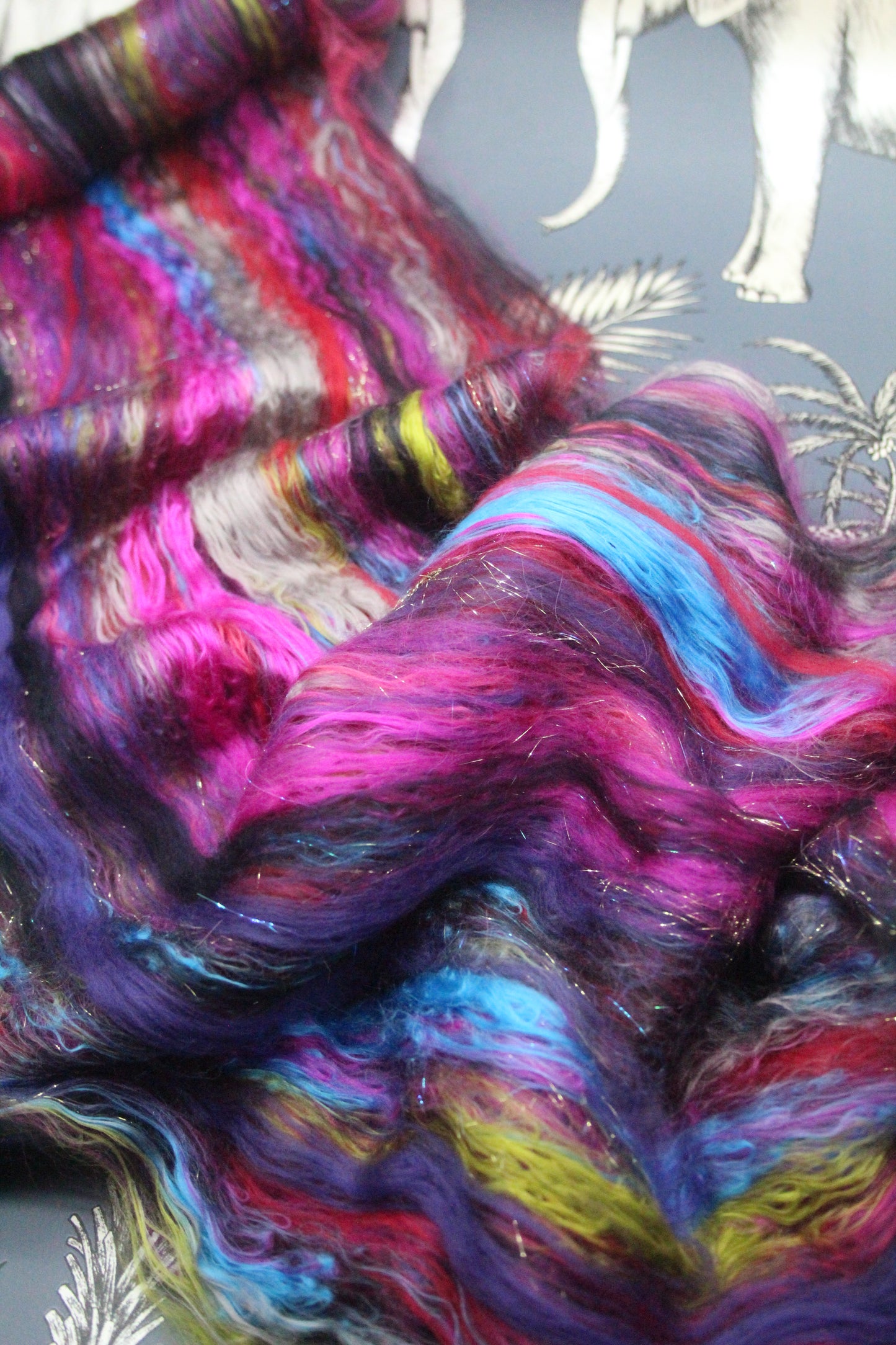 Supersoft Merino Art Batt  - Black Purple Red Pink - 40 grams 1.4 oz - Wool for felting, spinning and weaving