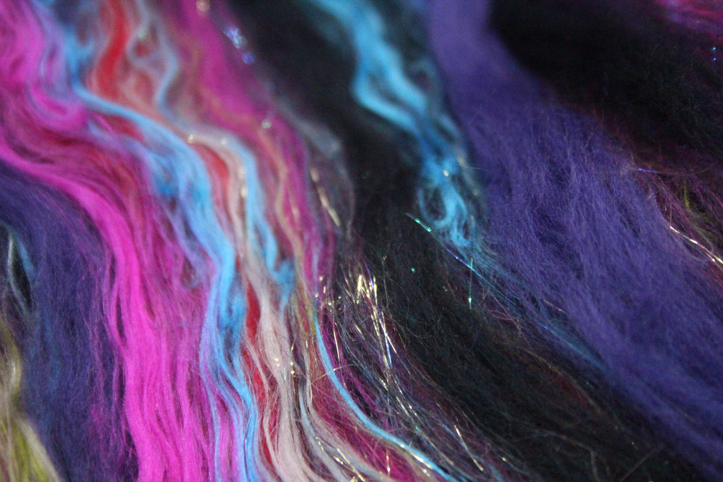 Supersoft Merino Art Batt  - Black Purple Red Pink - 40 grams 1.4 oz - Wool for felting, spinning and weaving