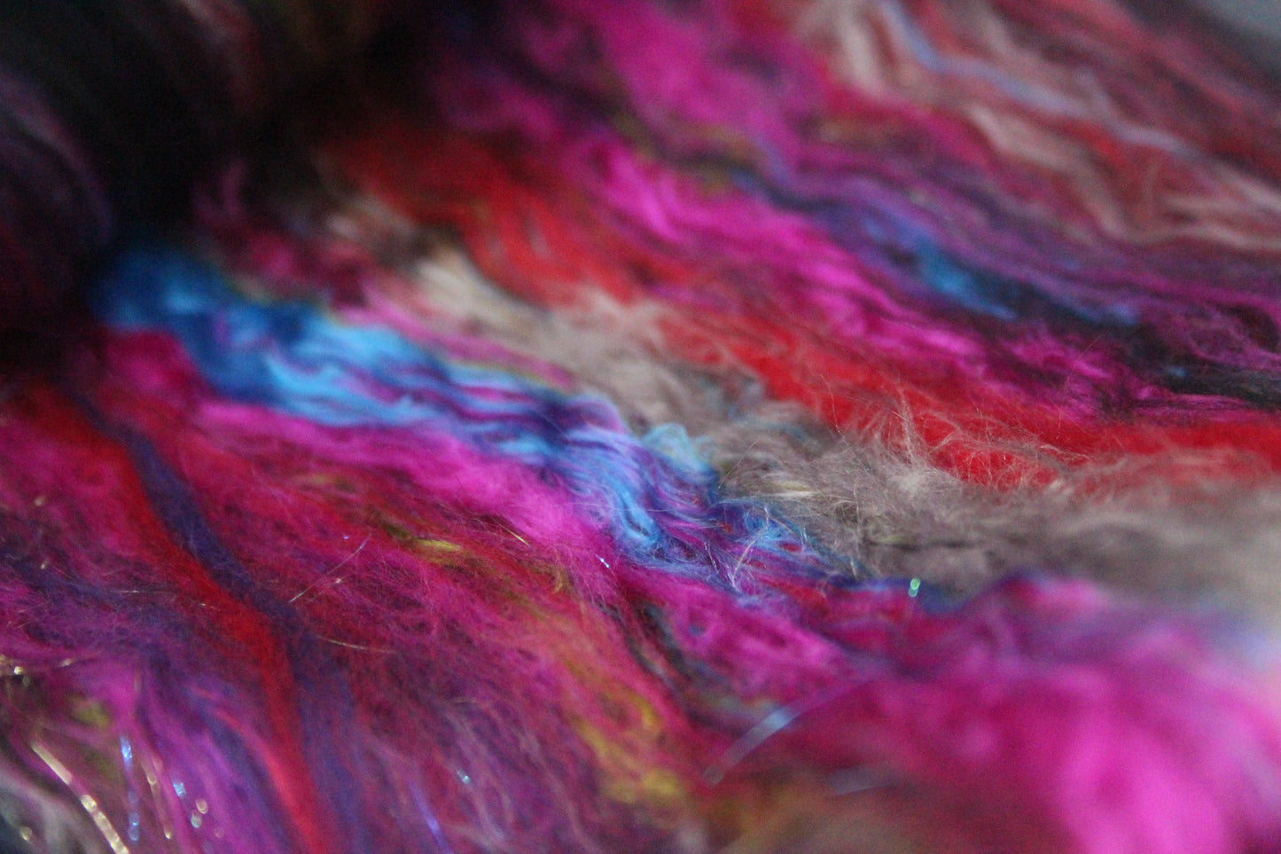 Supersoft Merino Art Batt  - Black Purple Red Pink - 40 grams 1.4 oz - Wool for felting, spinning and weaving