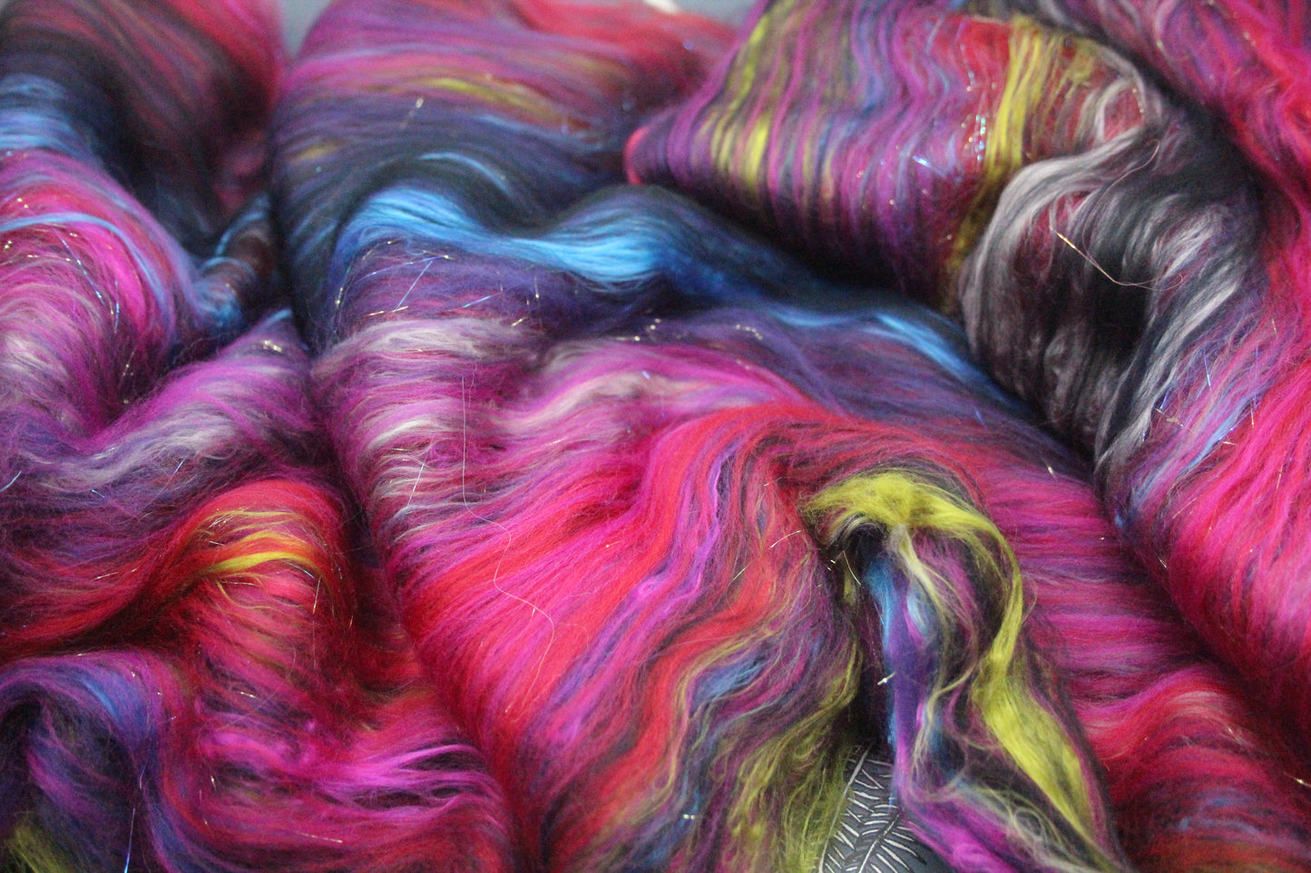 Supersoft Merino Art Batt  - Black Purple Red Pink - 40 grams 1.4 oz - Wool for felting, spinning and weaving