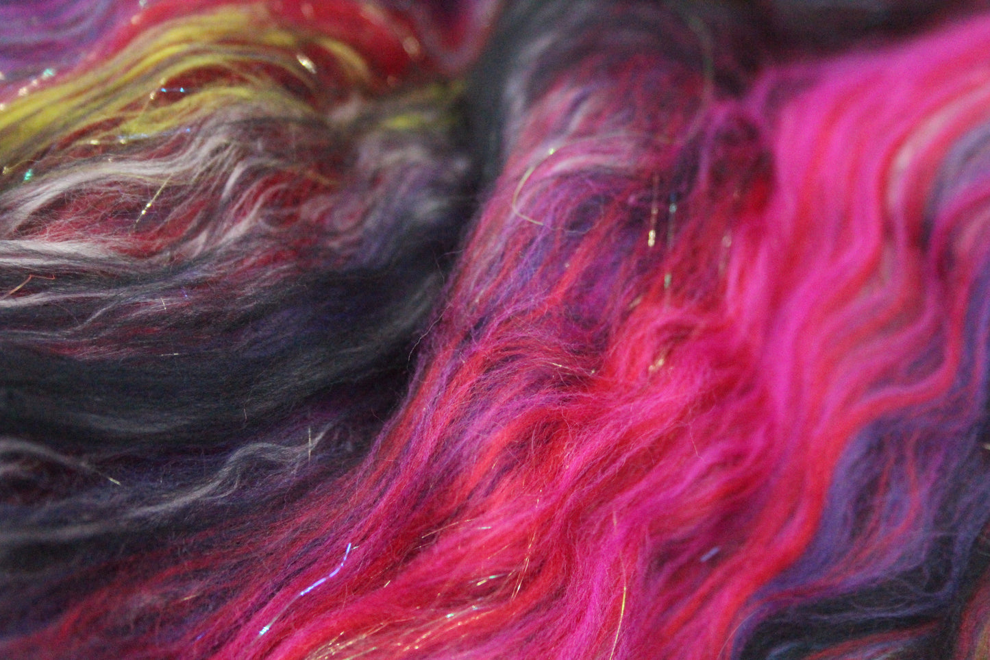 Supersoft Merino Art Batt  - Black Purple Red Pink - 40 grams 1.4 oz - Wool for felting, spinning and weaving