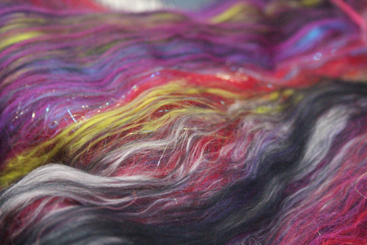 Supersoft Merino Art Batt  - Black Purple Red Pink - 40 grams 1.4 oz - Wool for felting, spinning and weaving