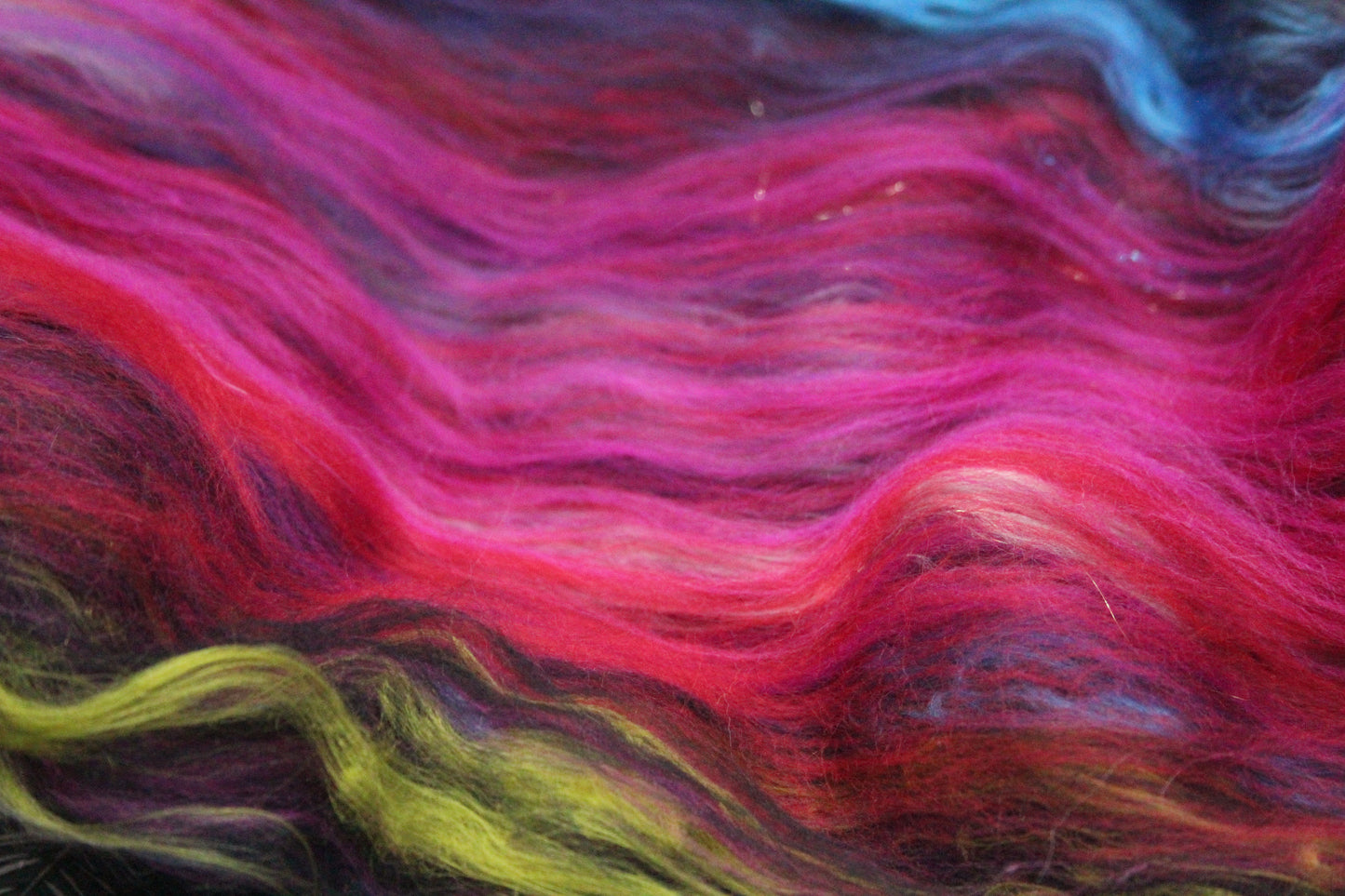 Supersoft Merino Art Batt  - Black Purple Red Pink - 40 grams 1.4 oz - Wool for felting, spinning and weaving