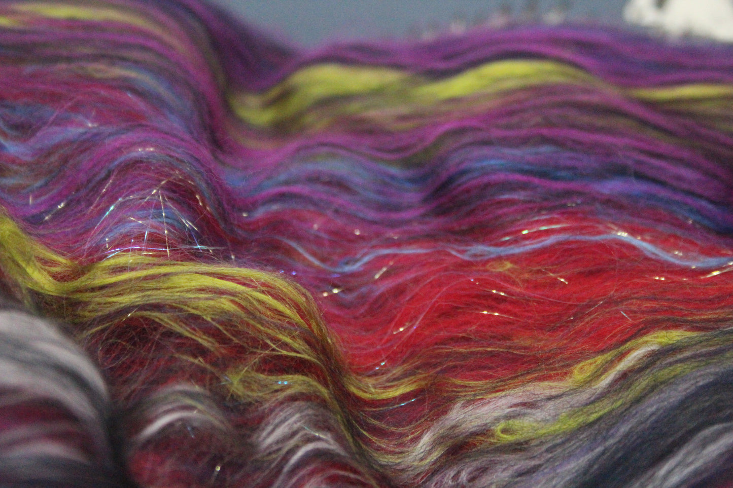 Supersoft Merino Art Batt  - Black Purple Red Pink - 40 grams 1.4 oz - Wool for felting, spinning and weaving