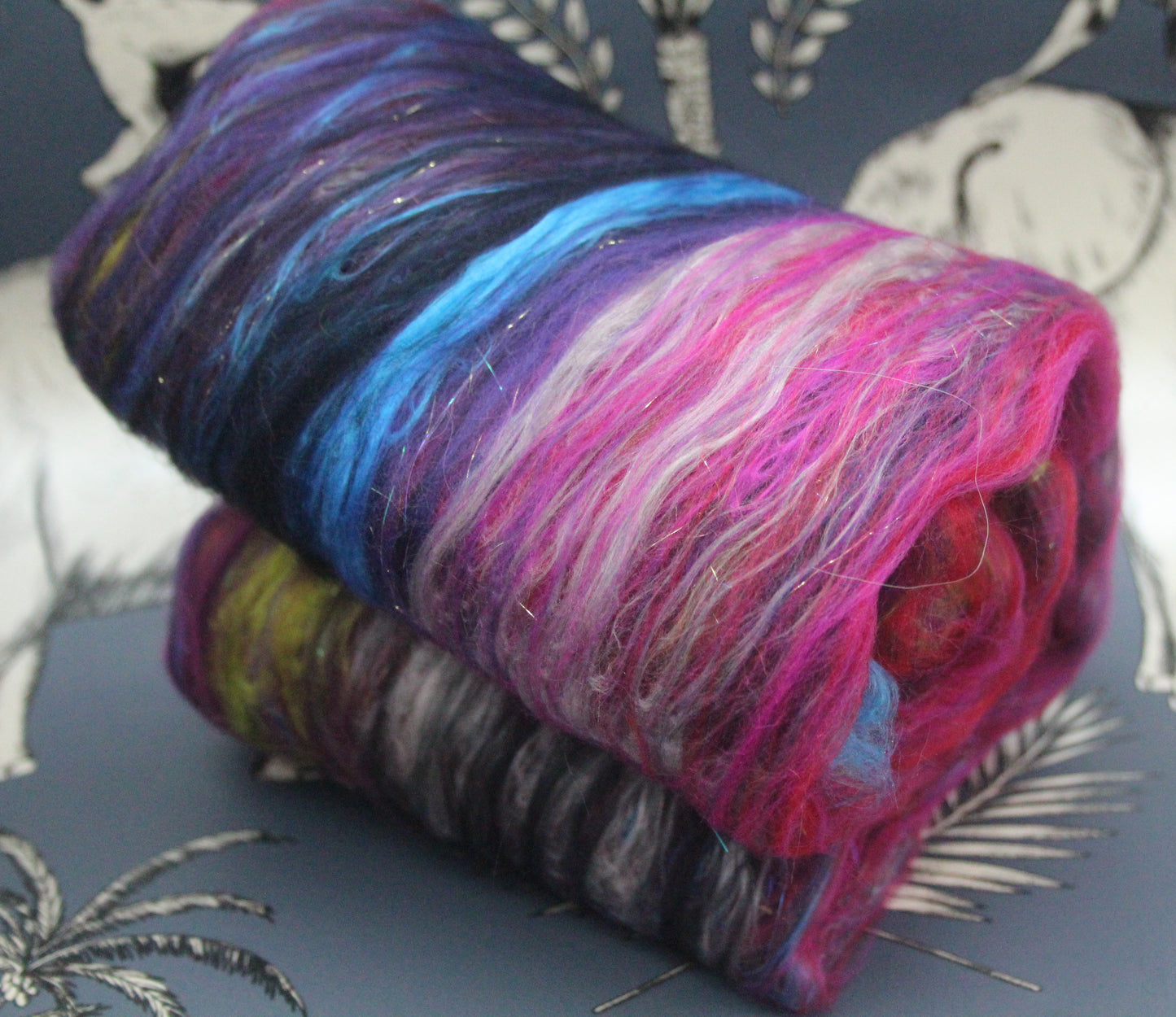 Supersoft Merino Art Batt  - Black Purple Red Pink - 40 grams 1.4 oz - Wool for felting, spinning and weaving