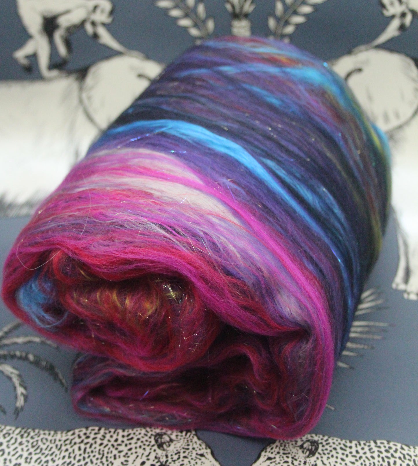 Supersoft Merino Art Batt  - Black Purple Red Pink - 40 grams 1.4 oz - Wool for felting, spinning and weaving