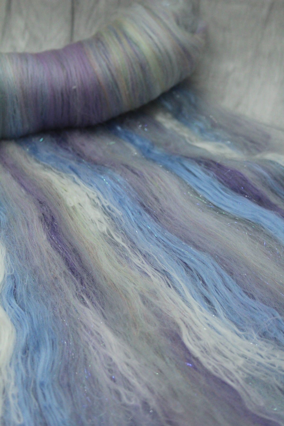 Merino Art Batt - Grey Purple White - 53 grams 1.8 oz - Wool for felting, spinning and weaving
