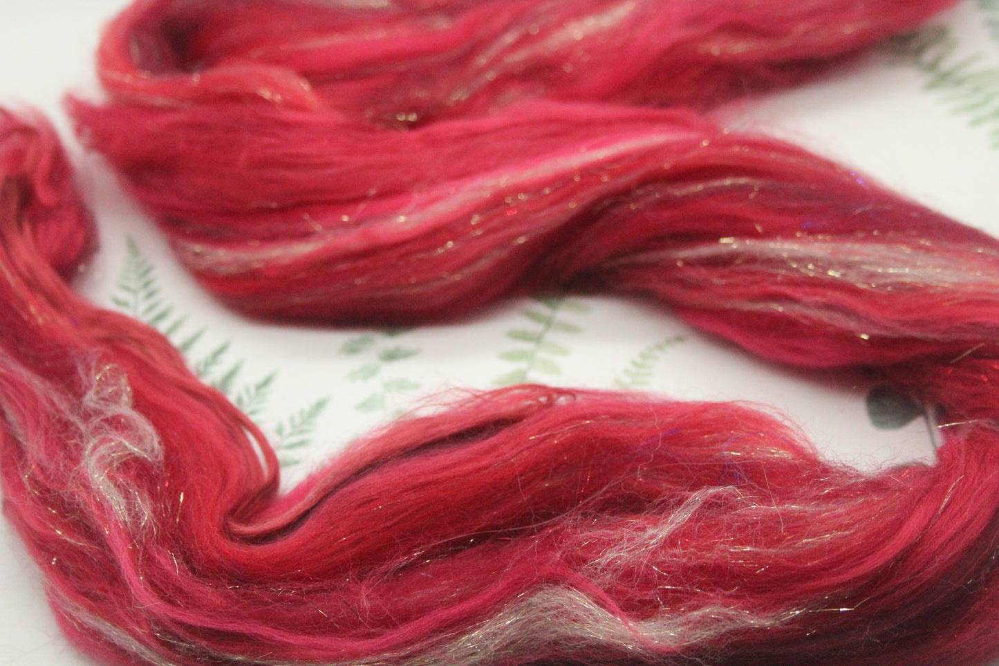 Merino Wool Blend - Red - 24 grams / 0.8 oz  - Fibre for felting, weaving or spinning