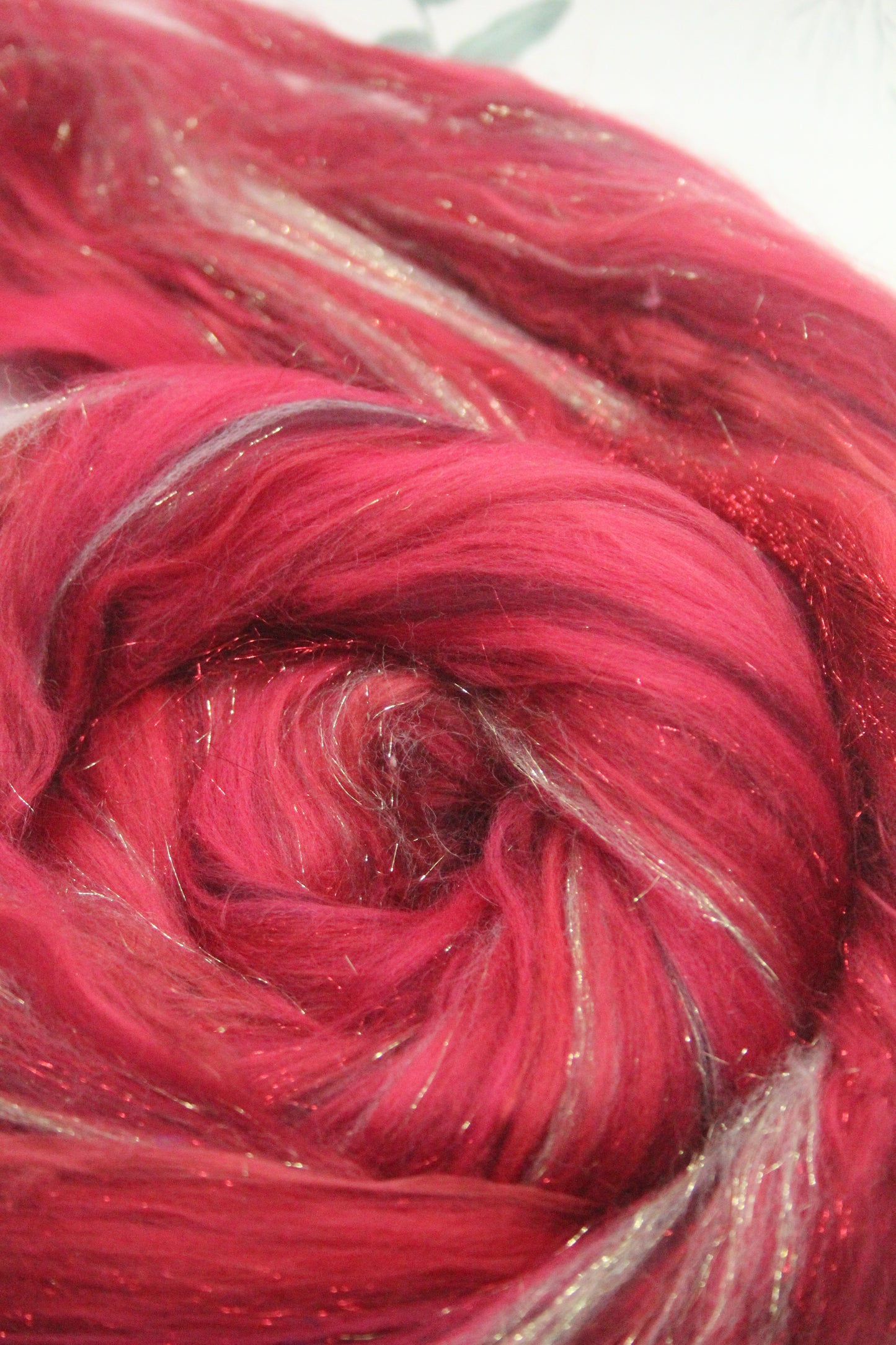 Merino Wool Blend - Red - 33 grams / 1.1 oz  - Fibre for felting, weaving or spinning