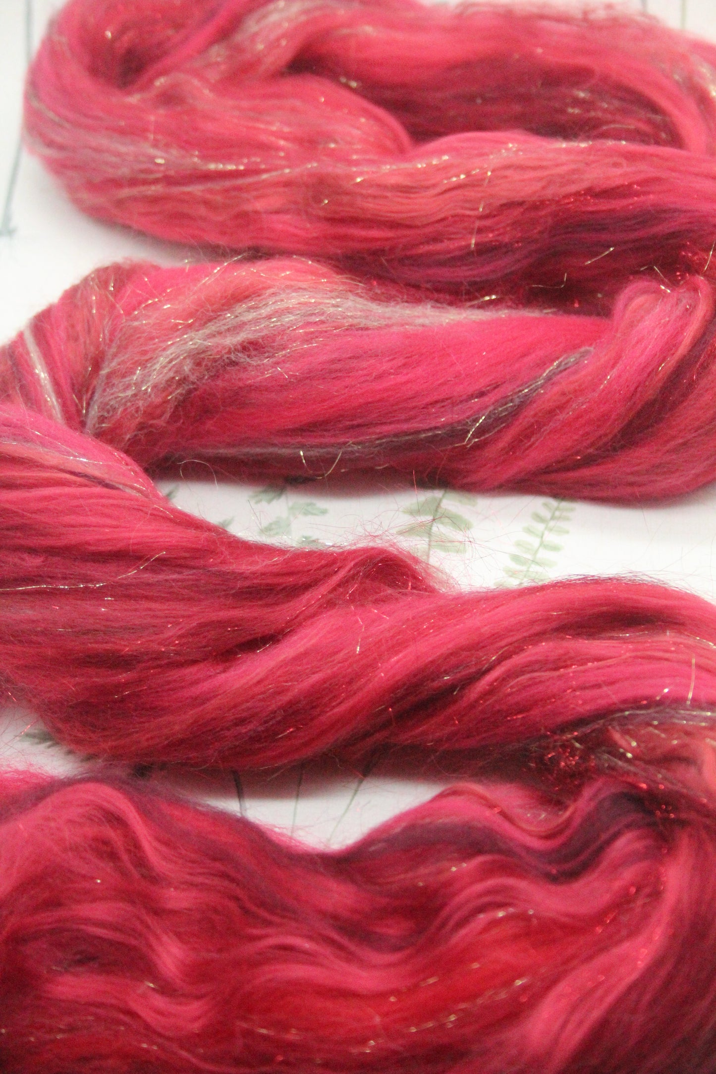 Merino Wool Blend - Red - 33 grams / 1.1 oz  - Fibre for felting, weaving or spinning