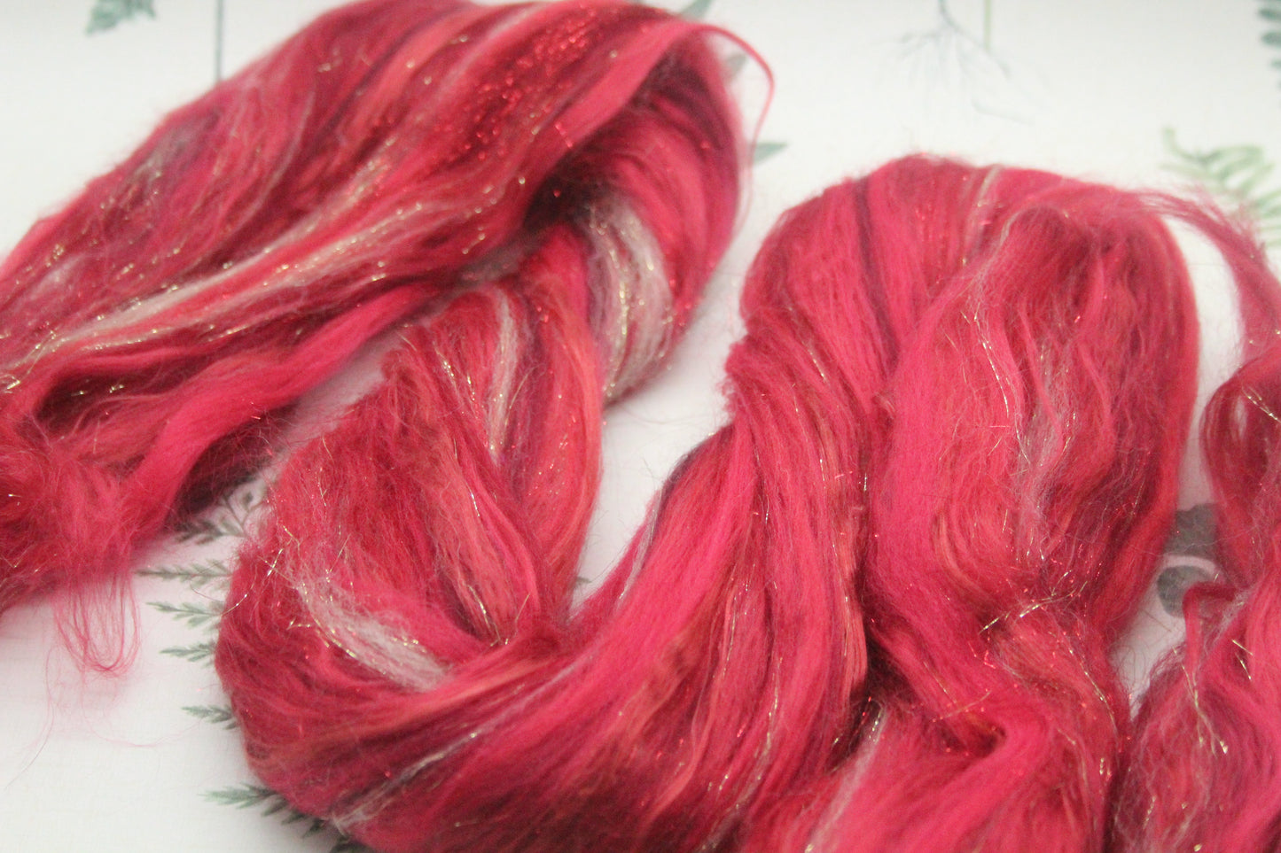 Merino Wool Blend - Red - 33 grams / 1.1 oz  - Fibre for felting, weaving or spinning