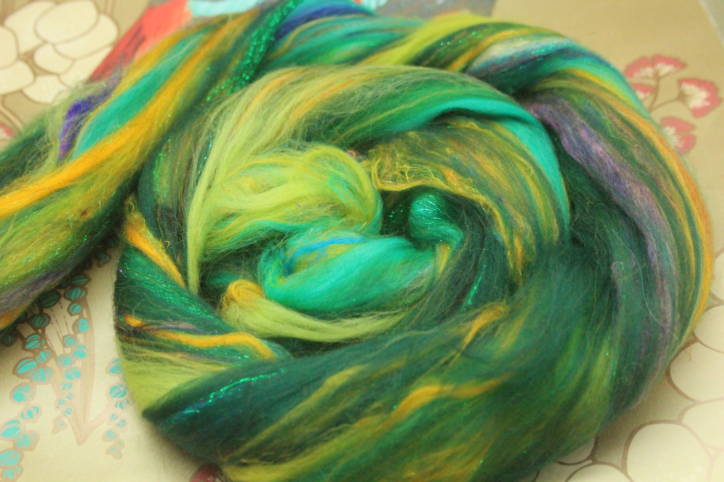 Merino Wool Blend - Green - 34 grams / 1.1 oz  - Fibre for felting, weaving or spinning