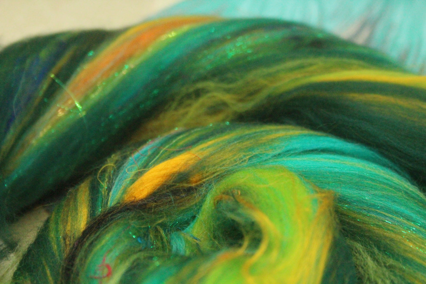 Merino Wool Blend - Green - 34 grams / 1.1 oz  - Fibre for felting, weaving or spinning