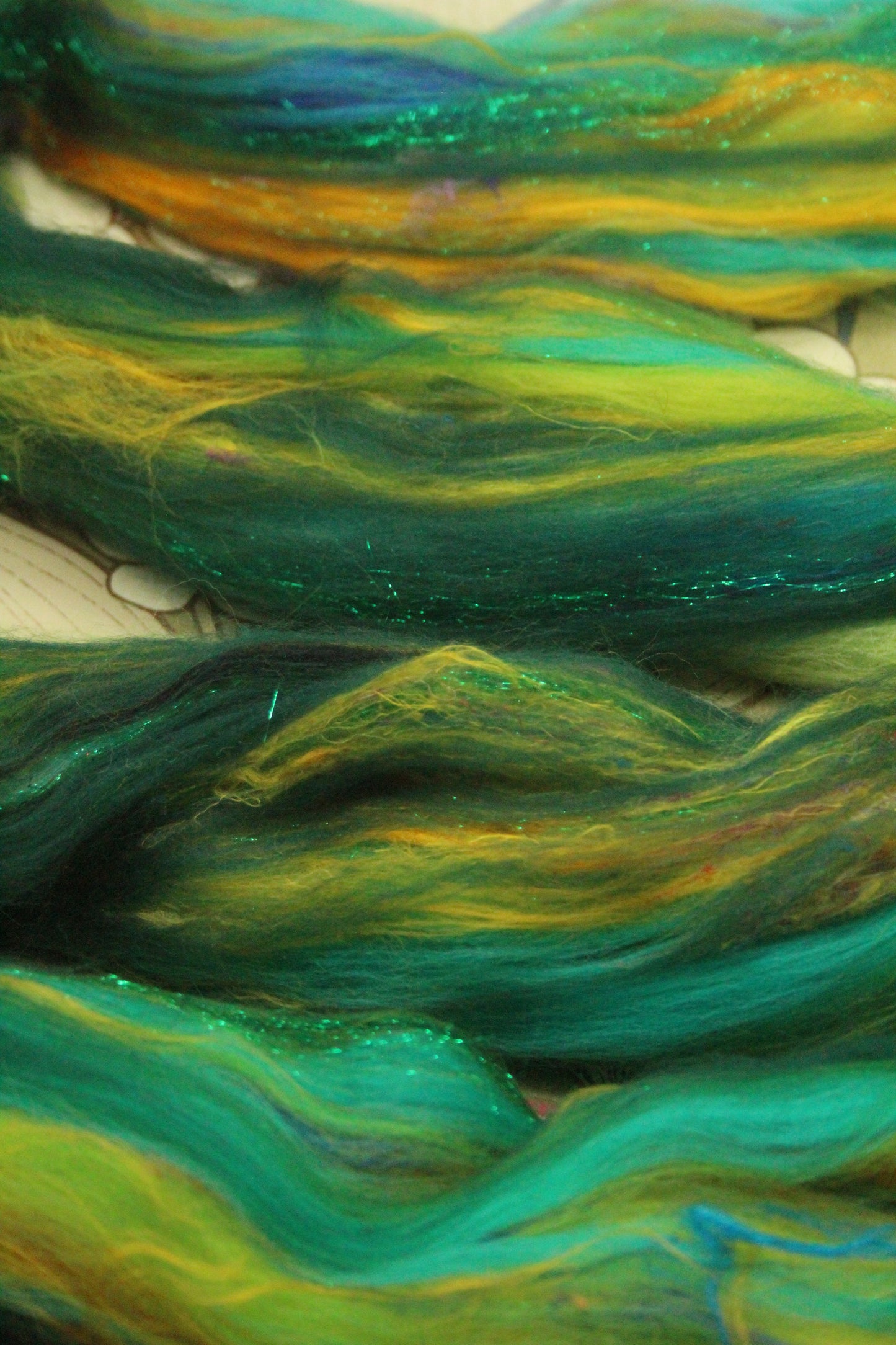 Merino Wool Blend - Green - 34 grams / 1.1 oz  - Fibre for felting, weaving or spinning