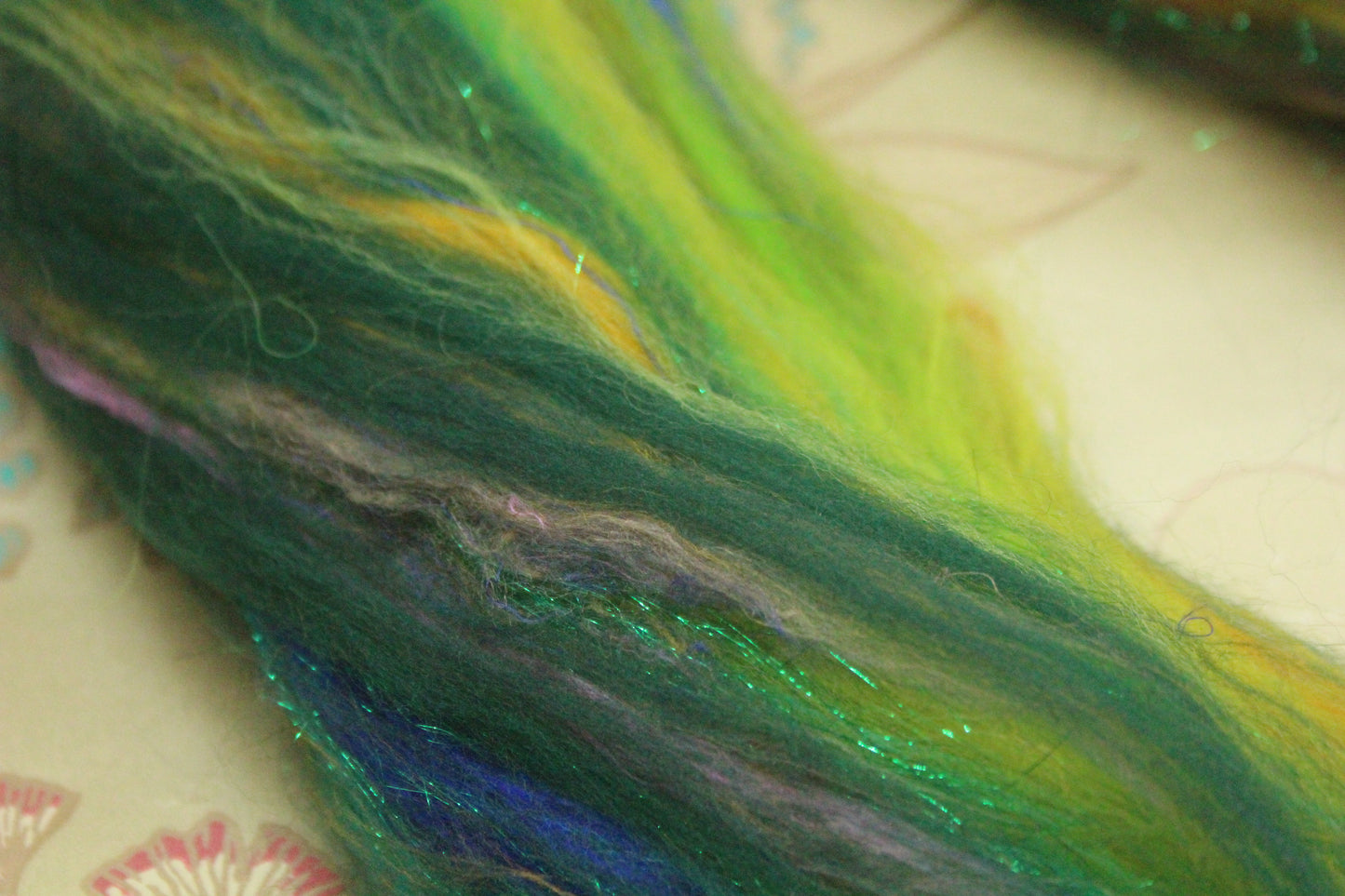 Merino Wool Blend - Green - 22 grams / 0.7 oz  - Fibre for felting, weaving or spinning