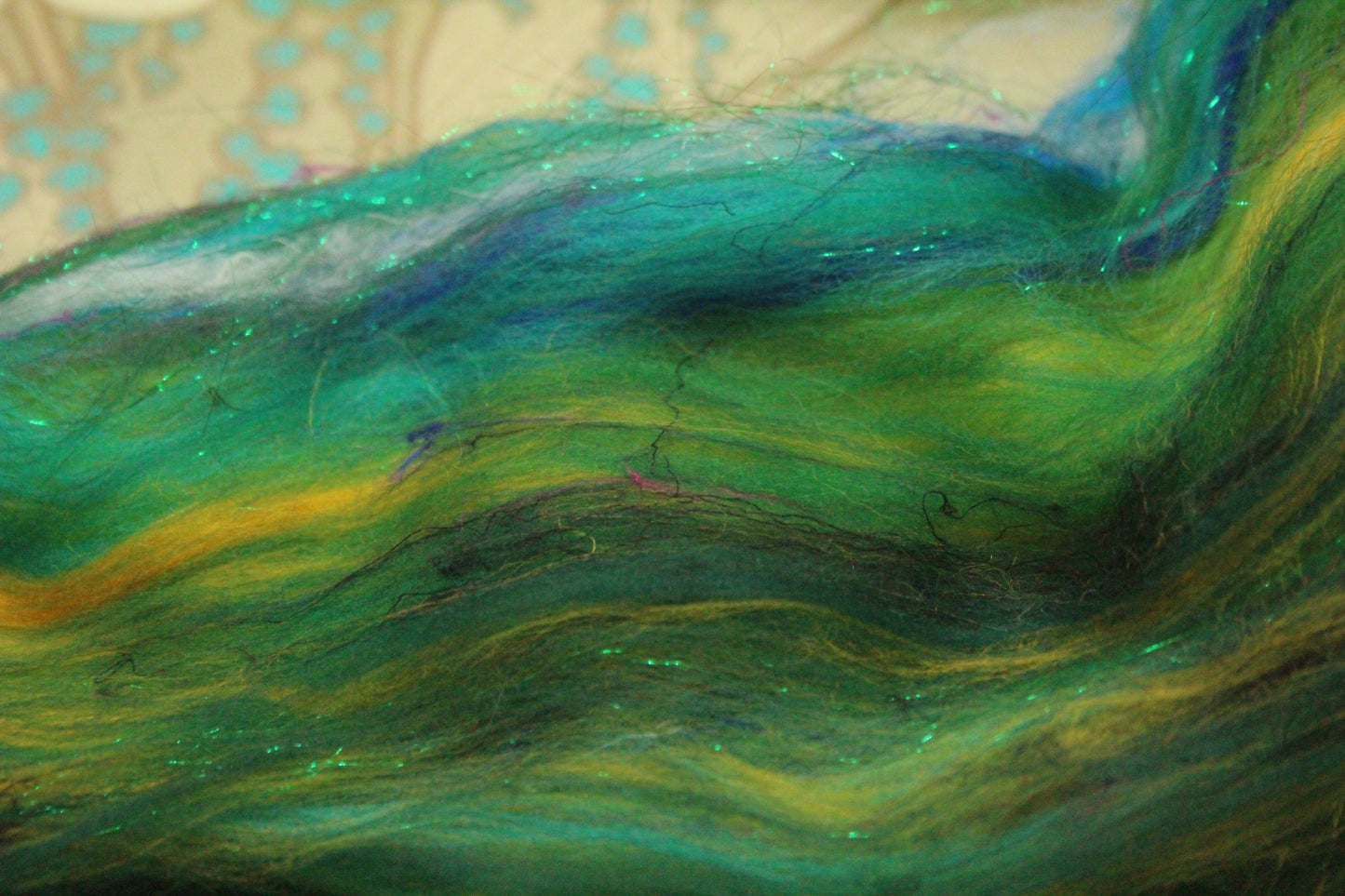 Merino Wool Blend - Green - 22 grams / 0.7 oz  - Fibre for felting, weaving or spinning