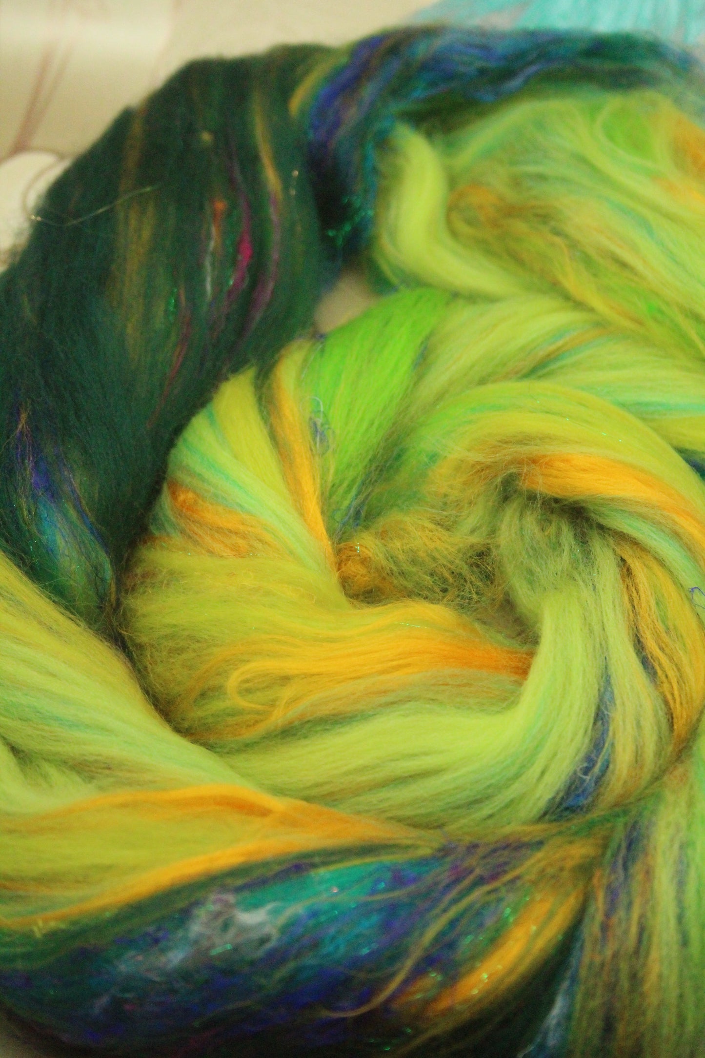 Merino Wool Blend - Green - 31 grams / 1 oz  - Fibre for felting, weaving or spinning