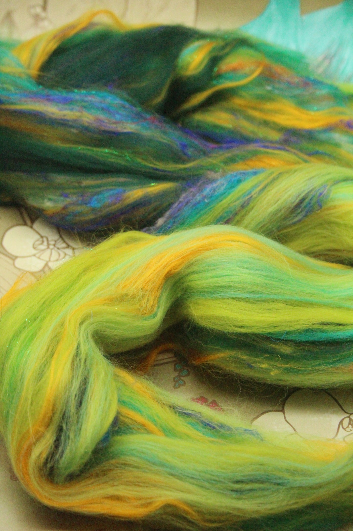 Merino Wool Blend - Green - 31 grams / 1 oz  - Fibre for felting, weaving or spinning