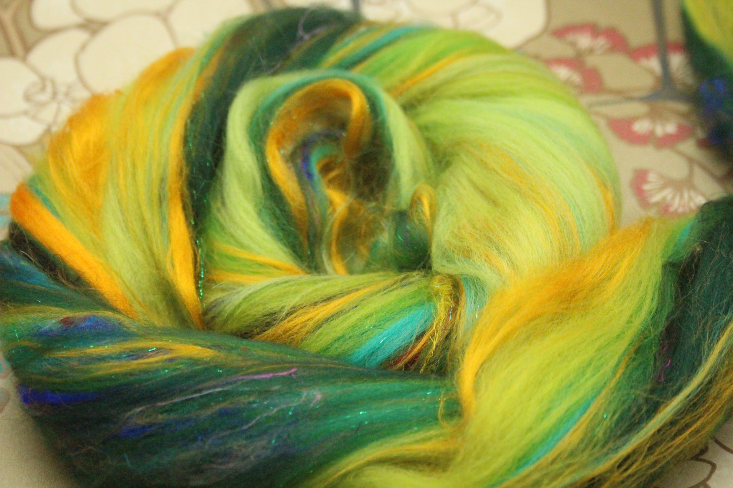 Merino Wool Blend - Green - 17 grams / 0.5 oz  - Fibre for felting, weaving or spinning