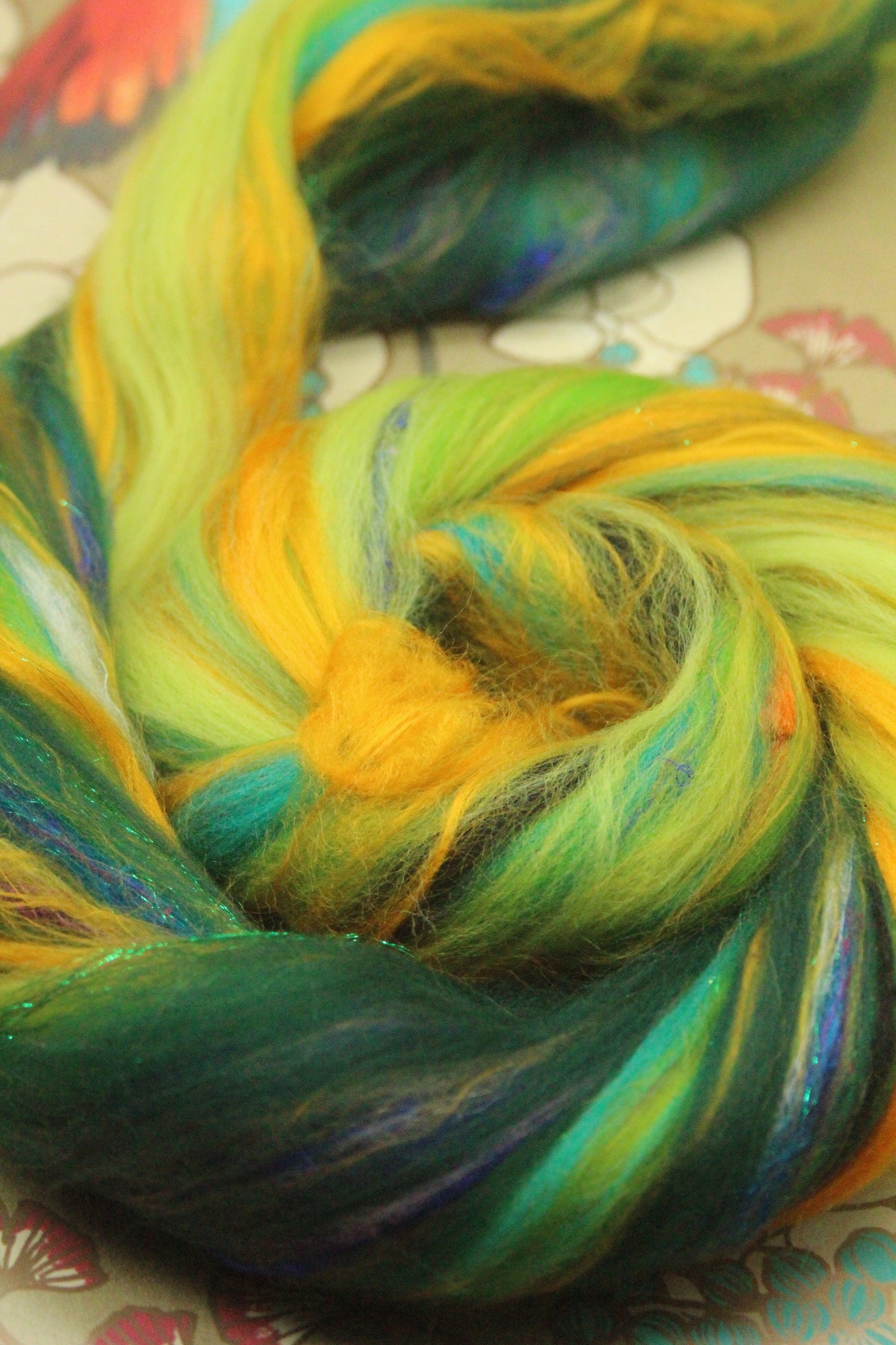 Merino Wool Blend - Green - 17 grams / 0.5 oz  - Fibre for felting, weaving or spinning